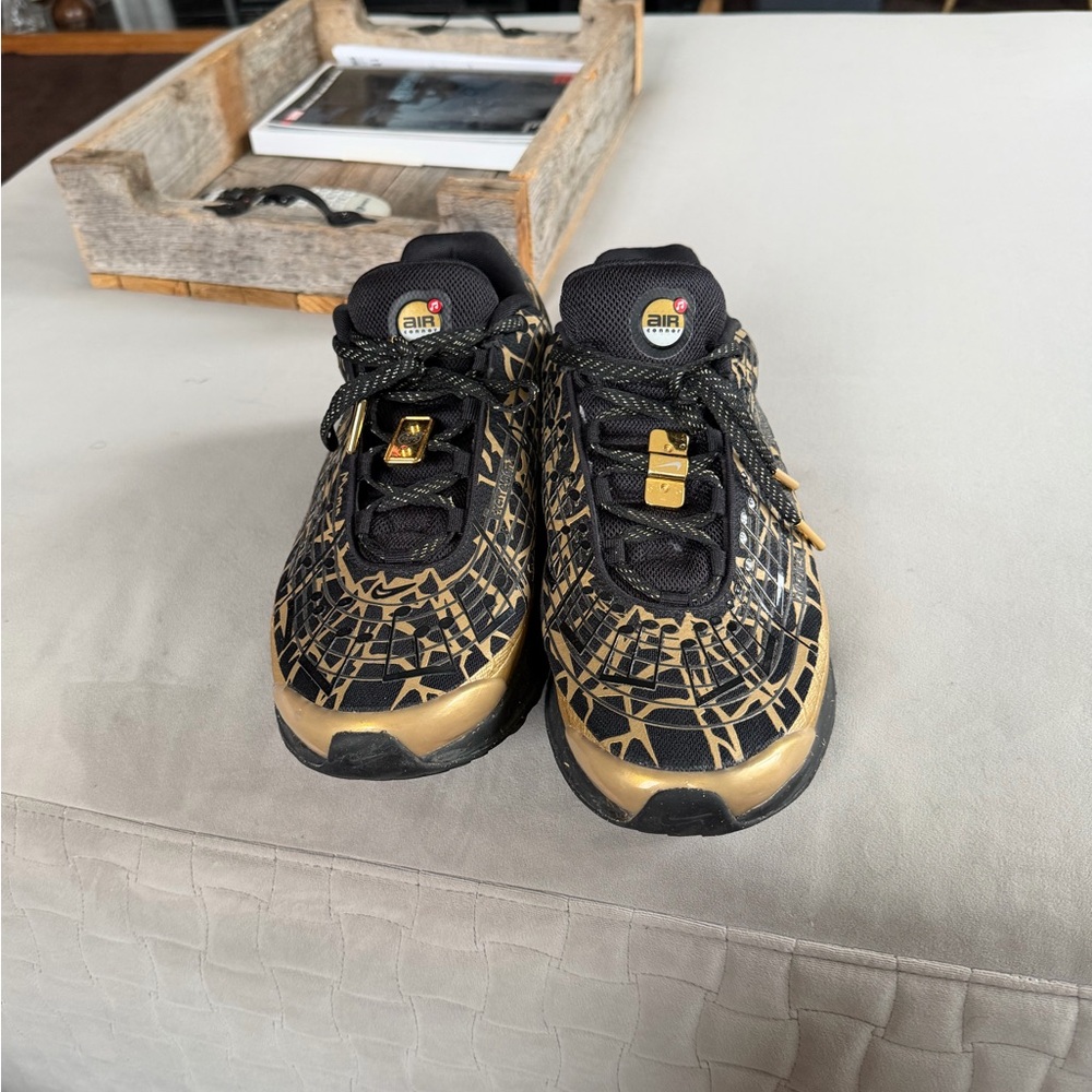 Nike Air Max Doernbecher - Picture 2 of 5